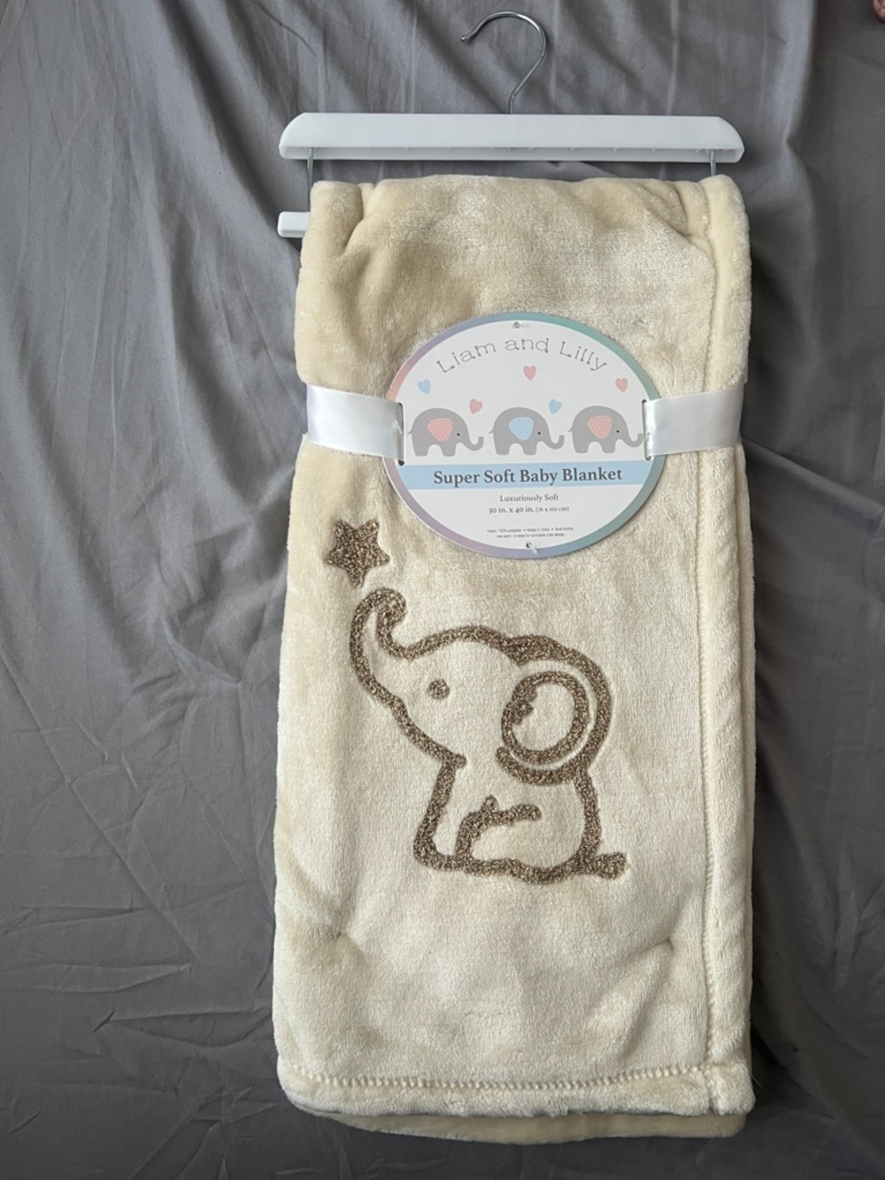 Liam and Lilly Super Soft Baby Blanket - Cream with Brown Elephant